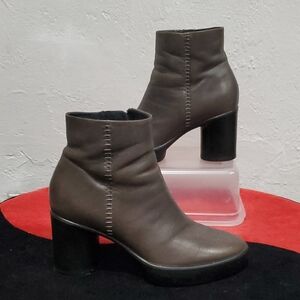 Ecco Shape Sculpted Motion Elegant Brown Ankle Boots With Round Heel Size 4